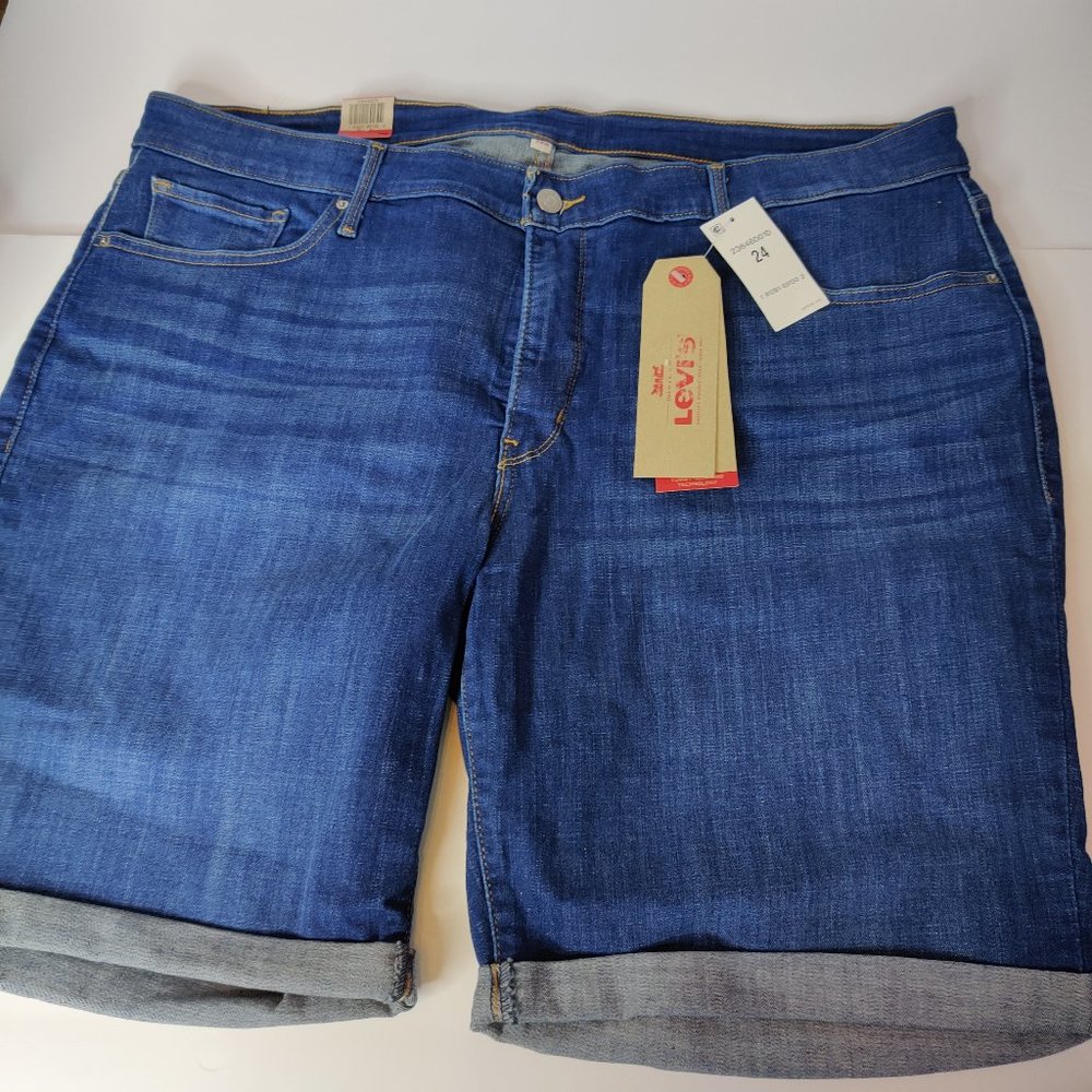NWT LEVI STRAUSS BERMUDA SHORTS